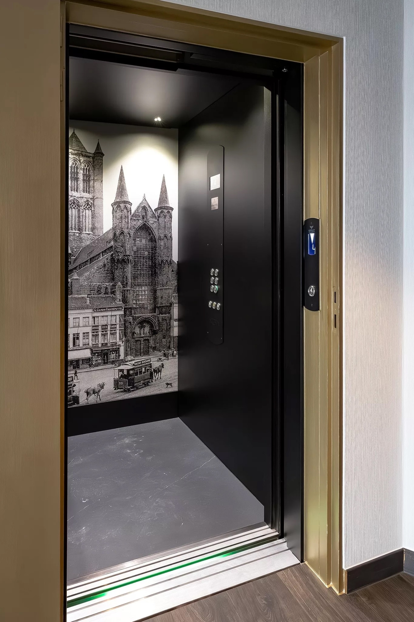 Liften op maat Hotel Harmony